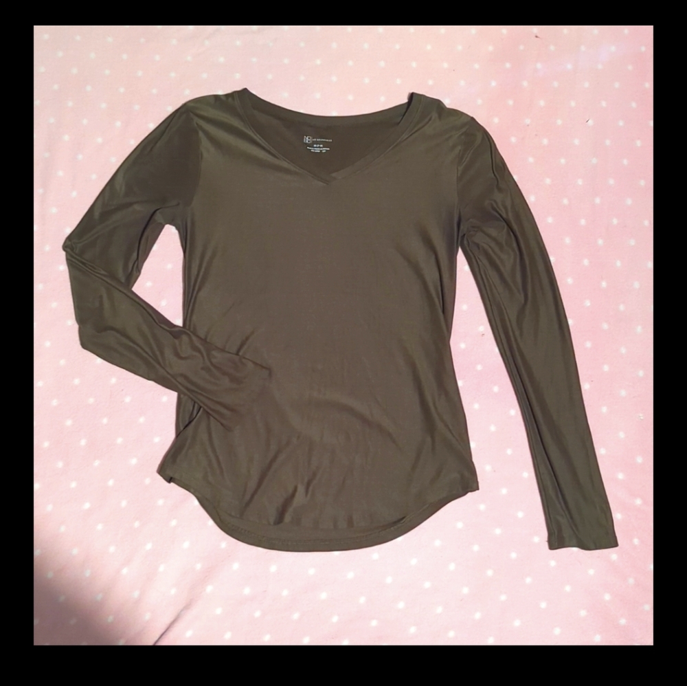 No boundaries, medium, green long sleeve tee